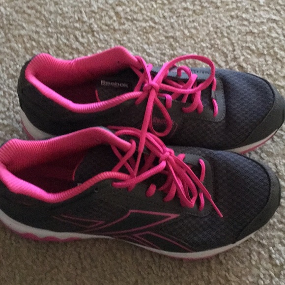 Women preowned Reebok sneakers - Picture 2 of 5